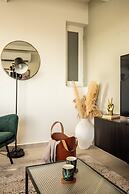 Modern & Spacious 3BD Apt With Terrace