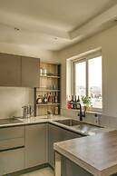 Modern & Spacious 3BD Apt With Terrace