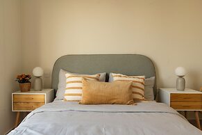 Modern & Spacious 3BD Apt With Terrace