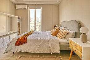 Modern & Spacious 3BD Apt With Terrace