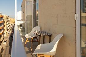 Modern & Spacious 3BD Apt With Terrace