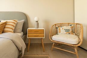 Modern & Spacious 3BD Apt With Terrace