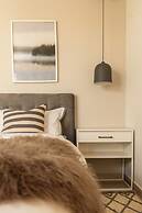 Modern & Spacious 3BD Apt With Terrace
