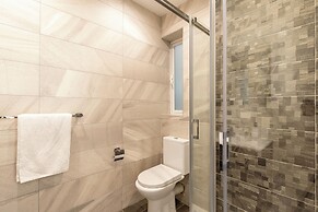 Modern & Spacious 3BD Apt With Terrace