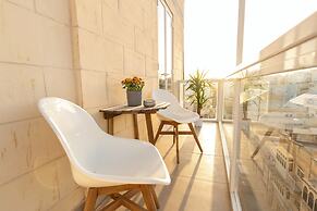 Modern & Spacious 3BD Apt With Terrace