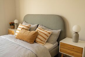 Modern & Spacious 3BD Apt With Terrace