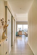 Modern & Spacious 3BD Apt With Terrace