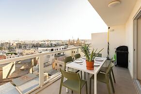 Modern & Spacious 3BD Apt With Terrace