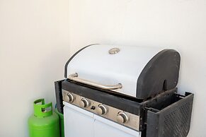 Modern & Spacious 3BD Apt With Terrace