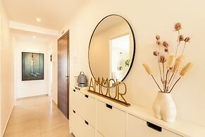 Modern & Spacious 3BD Apt With Terrace