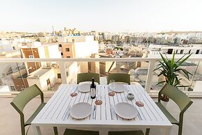 Modern & Spacious 3BD Apt With Terrace