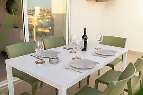 Modern & Spacious 3BD Apt With Terrace