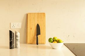 Modern & Spacious 3BD Apt With Terrace