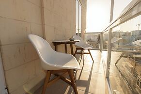 Modern & Spacious 3BD Apt With Terrace