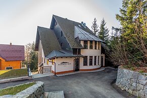 POHORSKI DOM