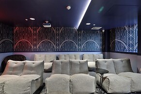 Student Only B16 Studios
