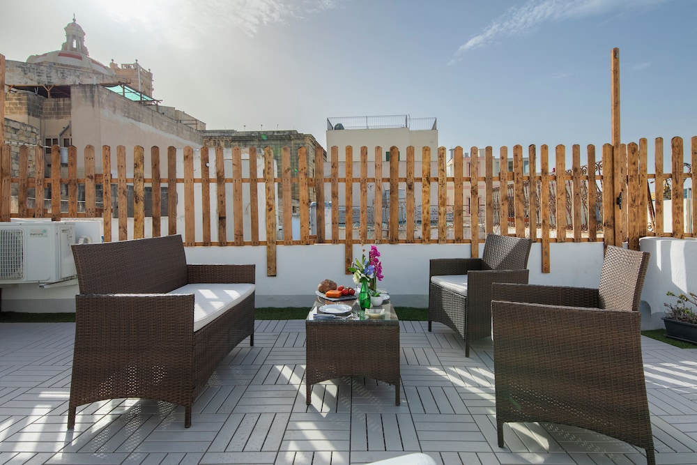 Traditional Townhouse - Rooftop Terrace