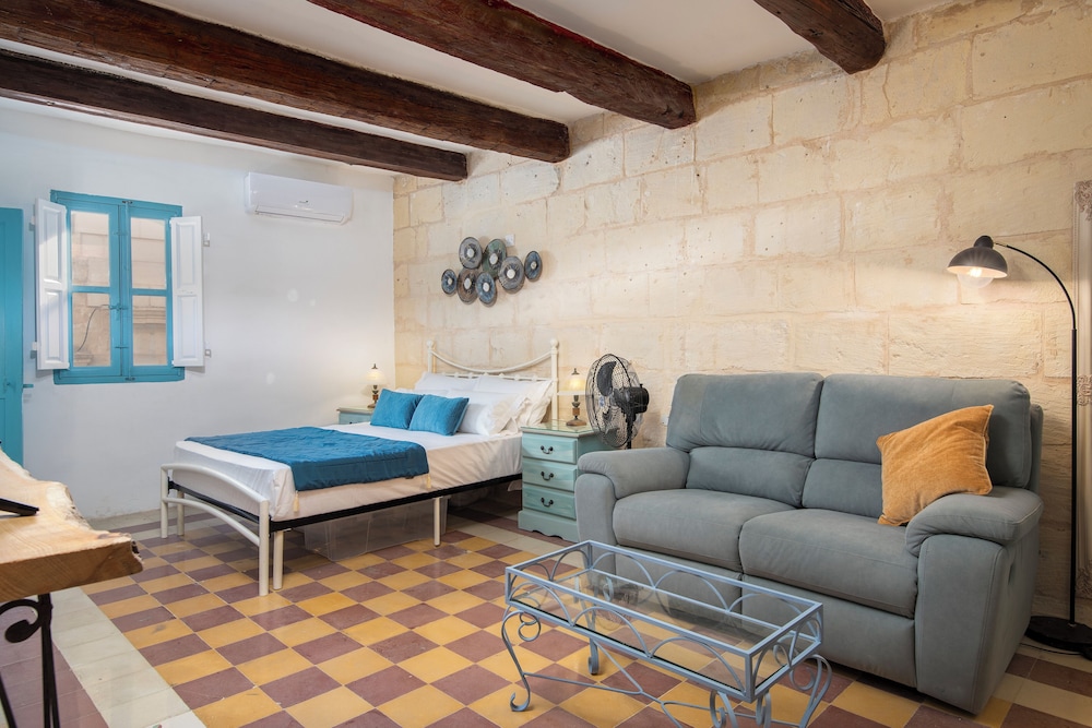 Traditional Townhouse - Rooftop Terrace
