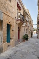Traditional Townhouse - Rooftop Terrace