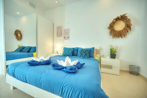 Seafront Sea View Maisonette with Yards