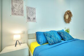 Seafront Sea View Maisonette with Yards