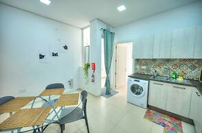 Seafront Sea View Maisonette with Yards