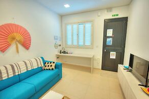 Seafront Sea View Maisonette with Yards