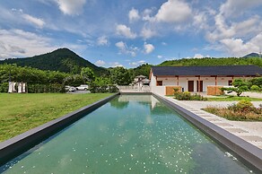 Qingcen Manor