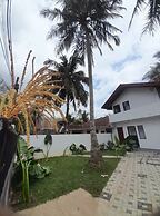 Hiri Dudes Villa