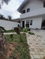Hiri Dudes Villa