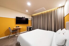 Daejeon Brown Dot Wolpyeong