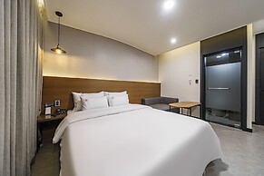 Daejeon Brown Dot Wolpyeong