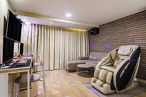 Daejeon Brown Dot Wolpyeong