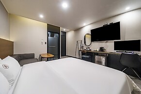 Daejeon Brown Dot Wolpyeong