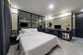 Daejeon Brown Dot Wolpyeong