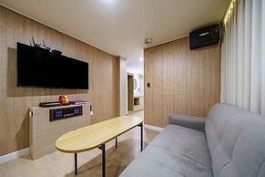 Daejeon Brown Dot Wolpyeong