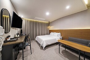 Daejeon Brown Dot Wolpyeong