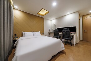 Daejeon Brown Dot Wolpyeong