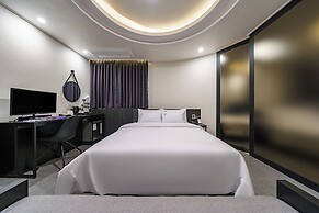 Daejeon Brown Dot Wolpyeong