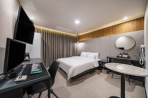 Daejeon Brown Dot Wolpyeong