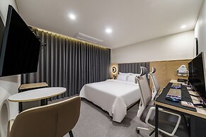 Daejeon Brown Dot Wolpyeong