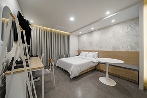 Daejeon Brown Dot Wolpyeong