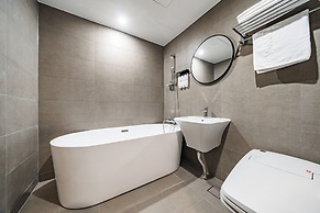 Daejeon Brown Dot Wolpyeong