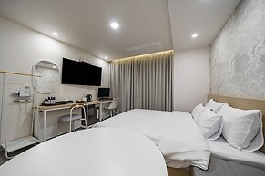 Daejeon Brown Dot Wolpyeong