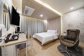 Daejeon Brown Dot Wolpyeong