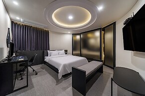 Daejeon Brown Dot Wolpyeong