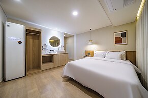 Daejeon Brown Dot Wolpyeong