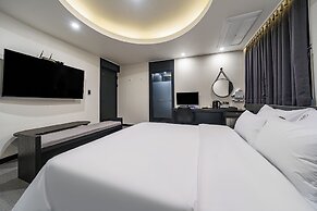 Daejeon Brown Dot Wolpyeong