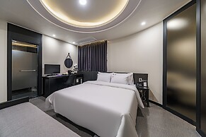 Daejeon Brown Dot Wolpyeong