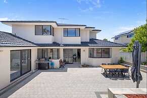 The Monaco Mansion Dianella - Sepal Stay